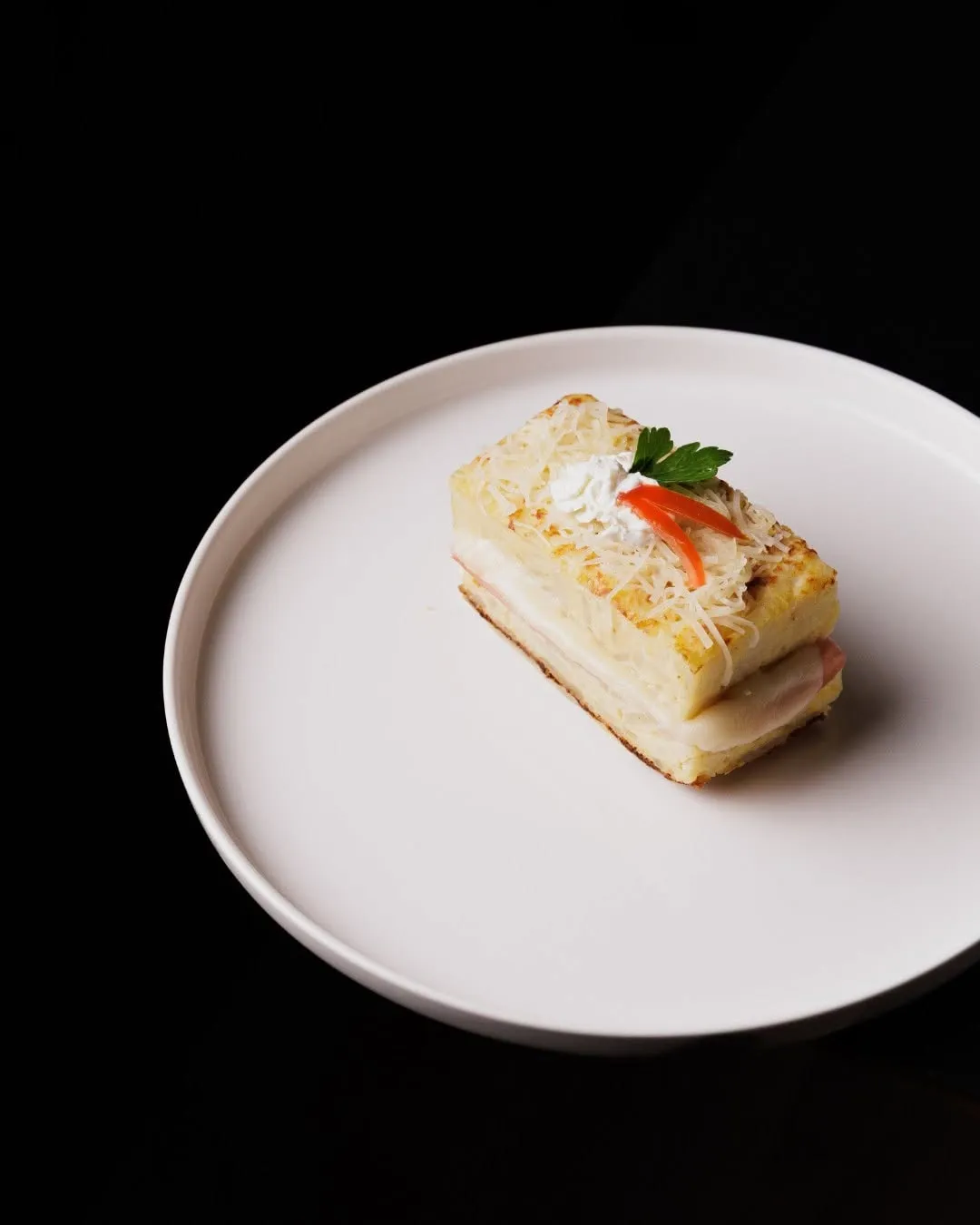 Dos capas de tortilla, jamón york, queso fundido… y una idea tan simple como brillante.