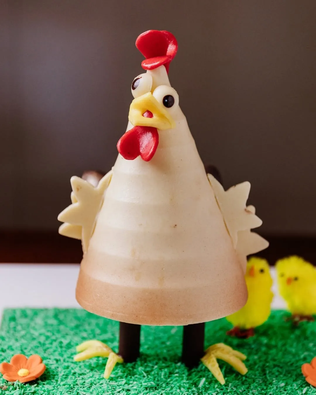 Cuidado, que esta gallina viene cargada de chocolate